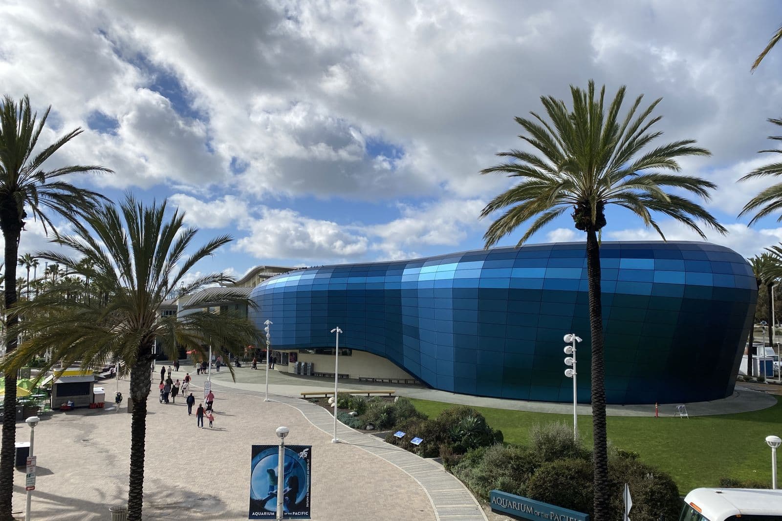 The blue wave-shaped facade of the Aquarium of the Pacific