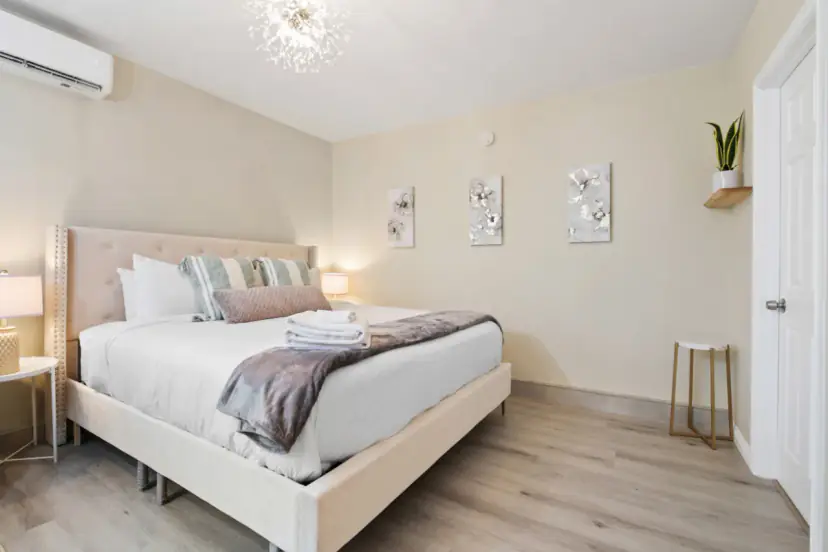 King bed with a cream tufted headboard