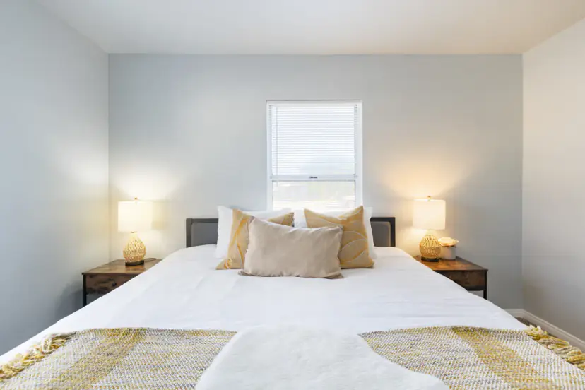 King bed between two windows and lamps
