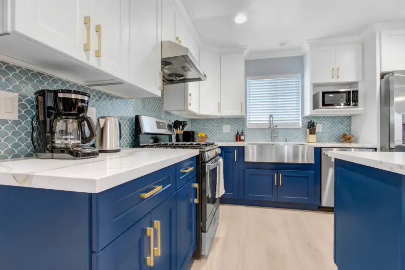 Kitchen with a farmhouse sink and fish-scale tile