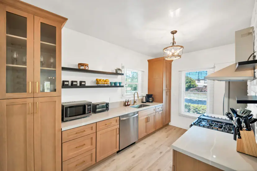 Oak shaker kitchen with open shelves and a range