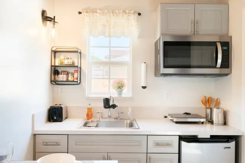Kitchenette with a microwave and a sink