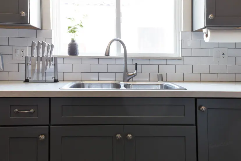Double sink under a window with a knife stand