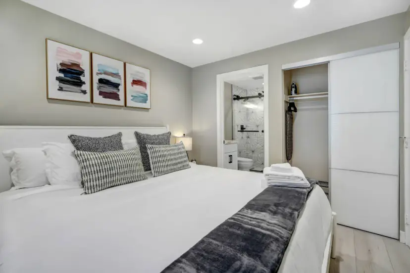 Bedroom with a king bed, a closet and the bathroom beyond