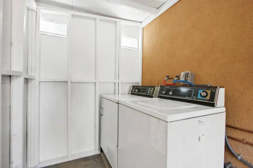 Outdoor laundry room with a washer and dryer
