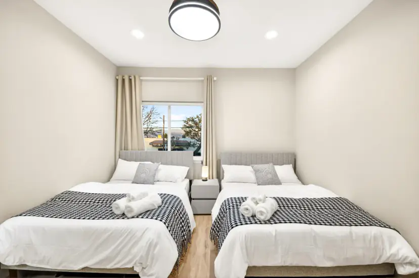 Two beds with houndstooth throws