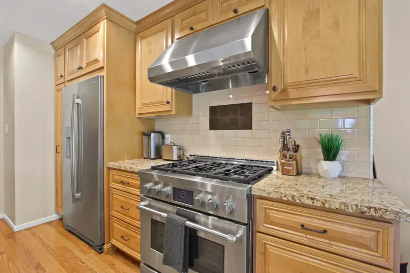 Pro gas range under a stainless hood