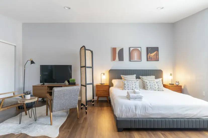 Bed with a sitting area and a rattan screen